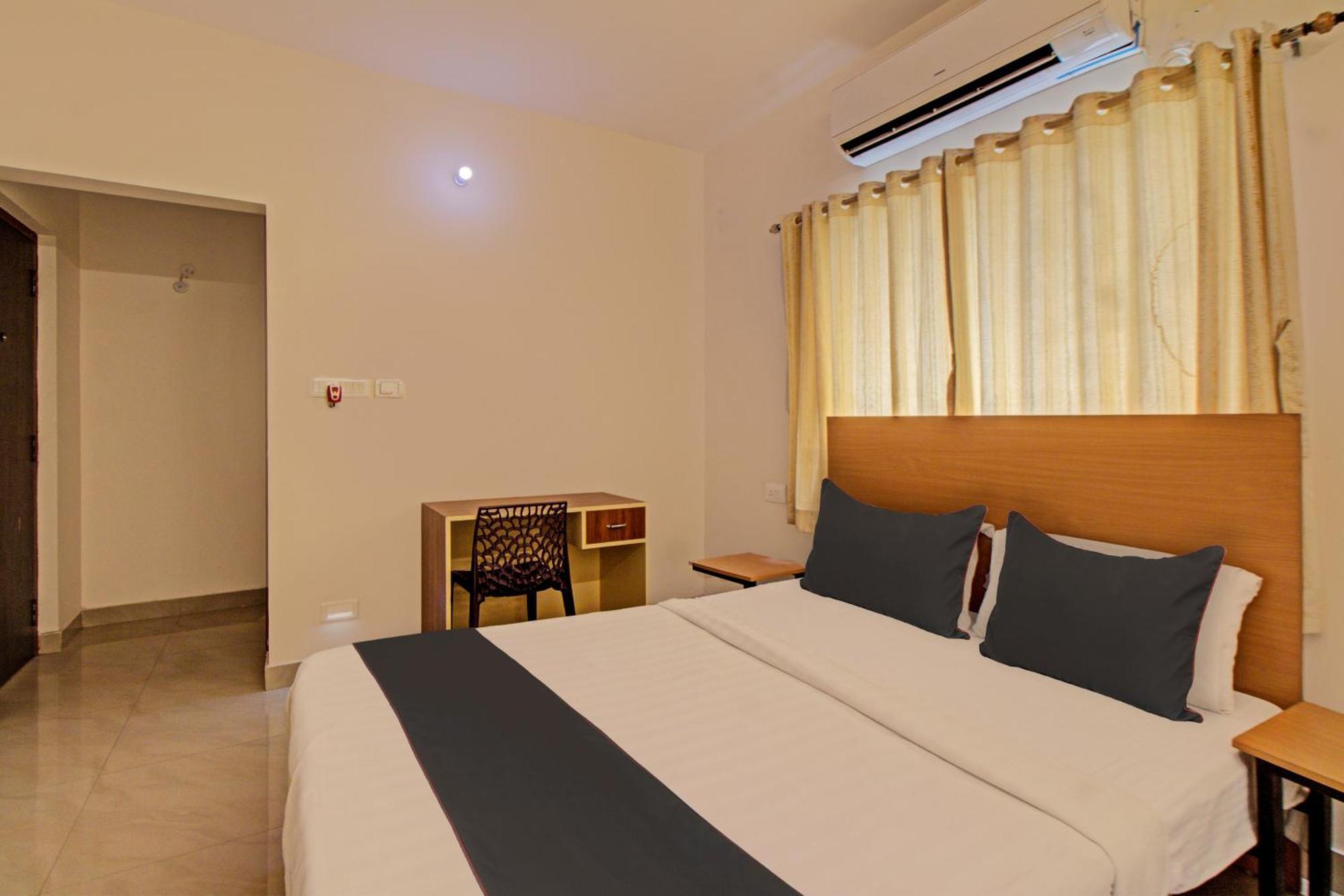 Oyo Premium Properties Hotel 4*